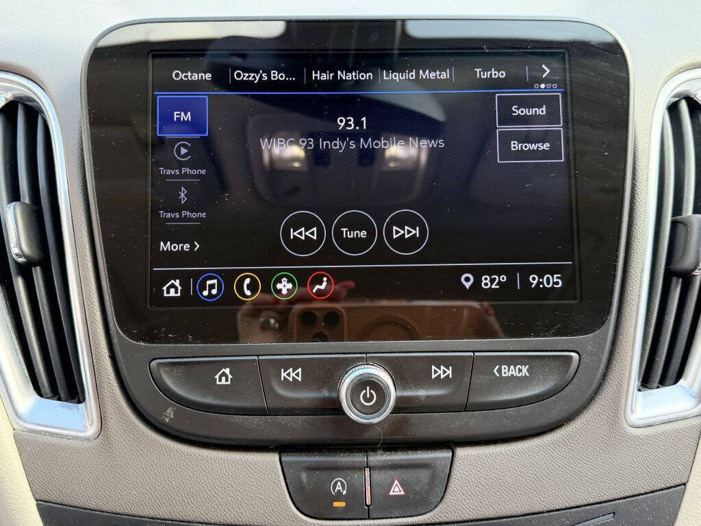 Used 2021 Chevrolet Malibu LT w/ Leather Package FWD image 16