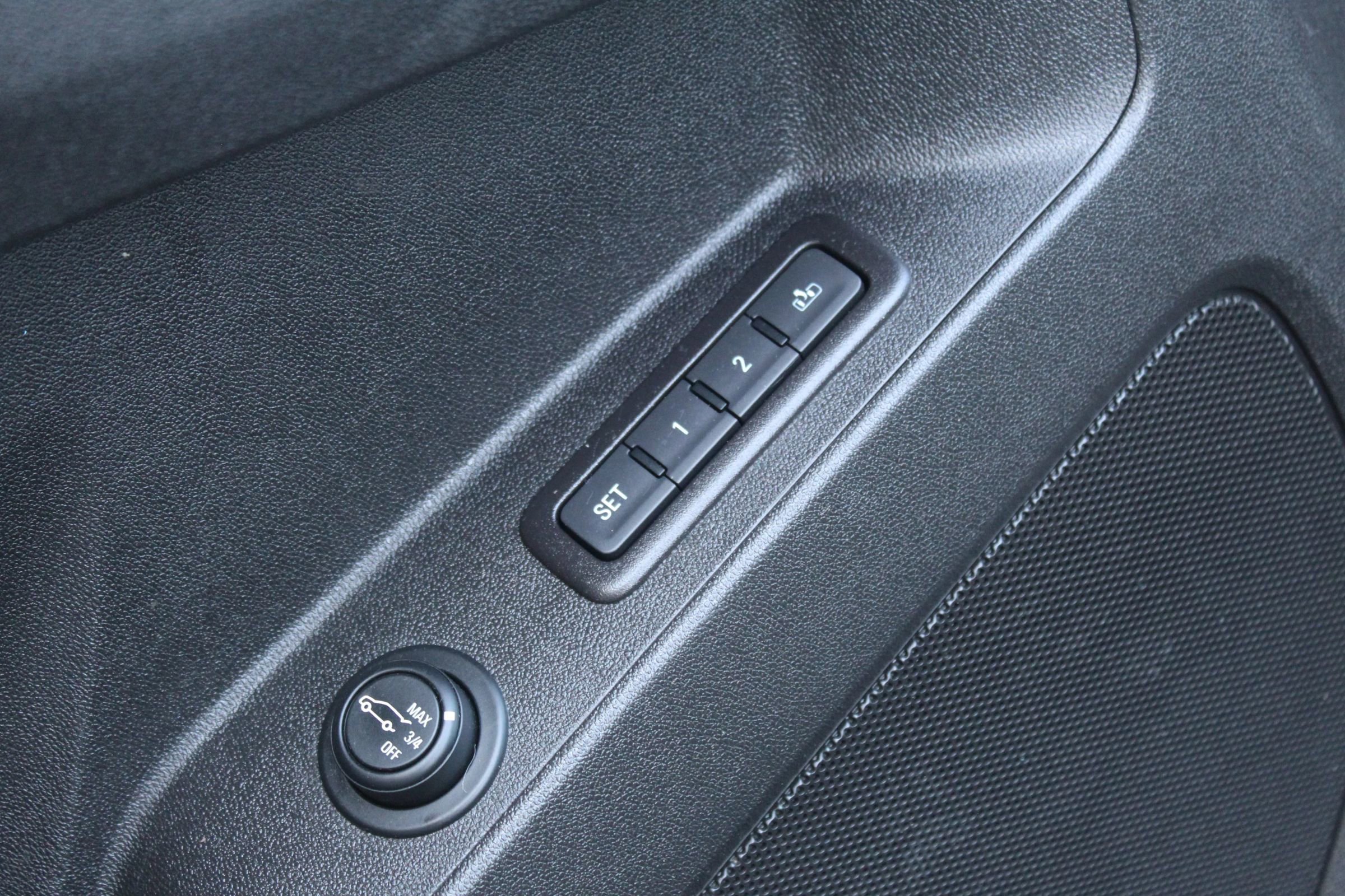 Used 2018 Chevrolet Equinox Premier image 28