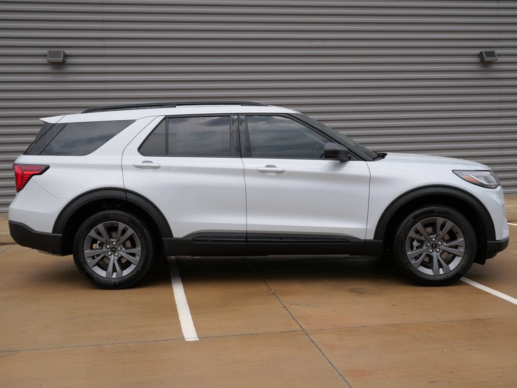 New 2026 Ford Explorer Active w/ Active Comfort Package AWD/4WD image 2