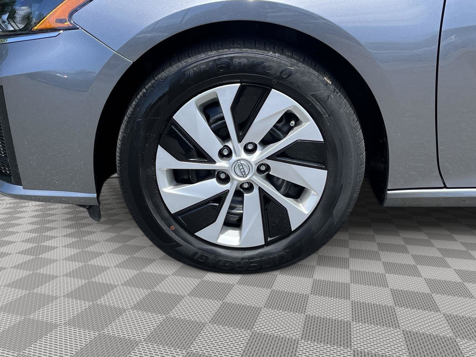 Used 2025 Nissan Altima 2.5 S FWD image 9