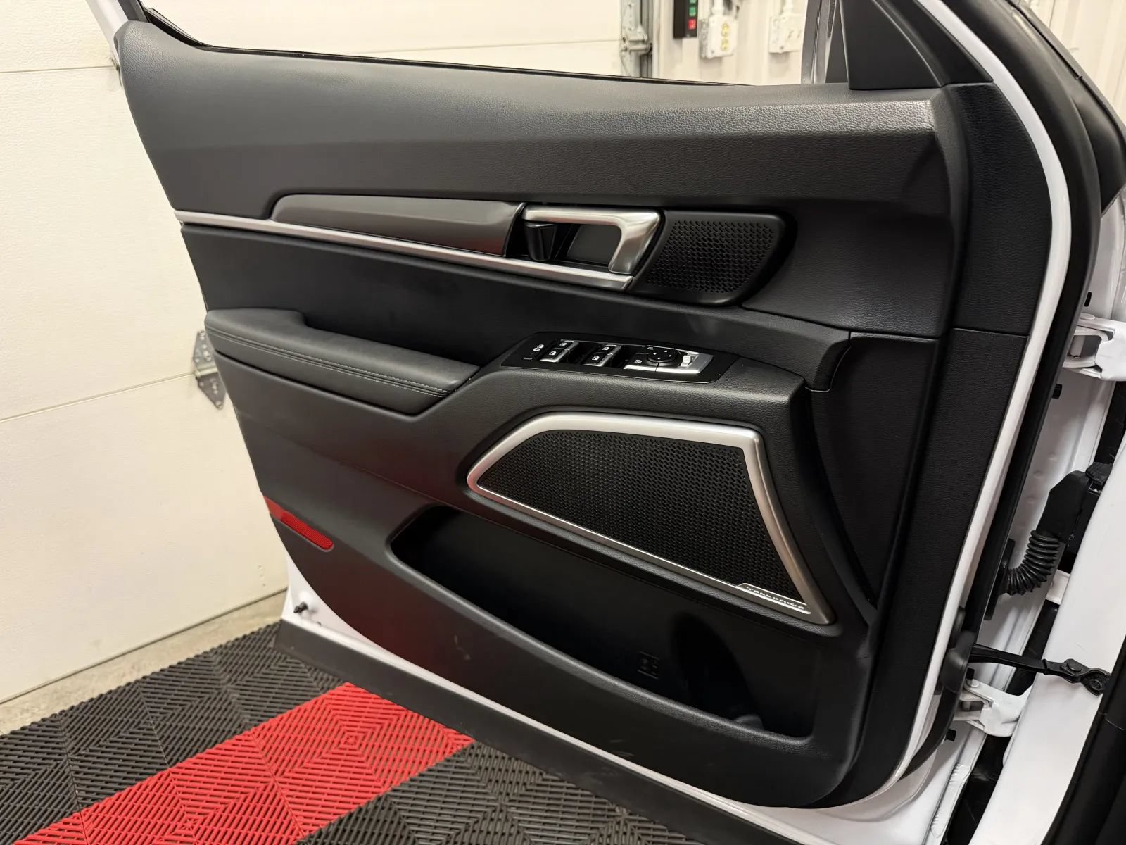 Used 2024 Kia Telluride LX FWD image 22