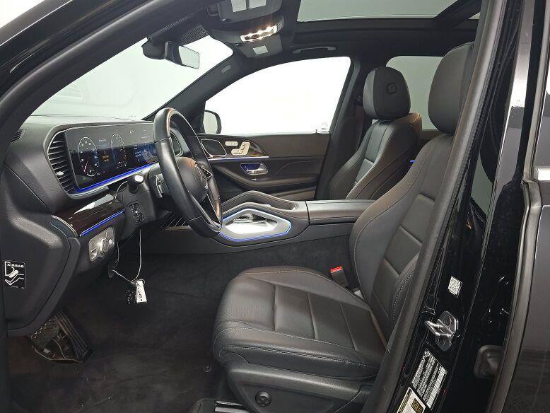Used 2025 Mercedes-Benz GLE 450e 4MATIC w/ Driver Assistance Package image 8