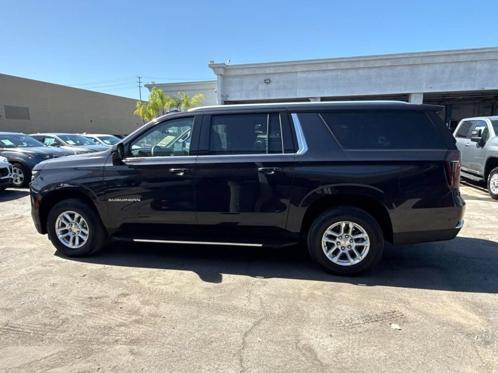 Used 2025 Chevrolet Suburban LT AWD/4WD image 5