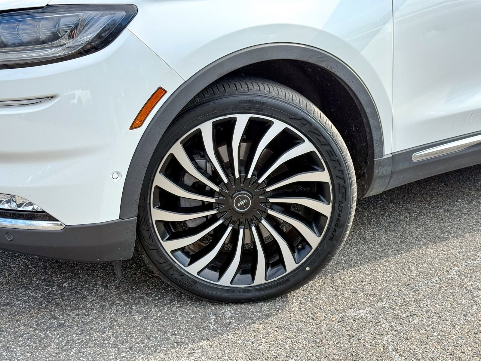 Used 2022 Lincoln Nautilus Black Label w/ Cargo Utility Package image 10