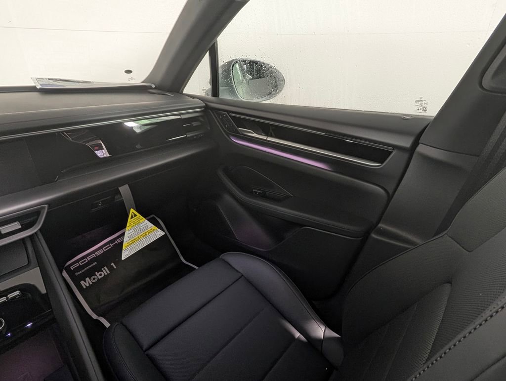 New 2026 Porsche Macan 4 Electric image 22