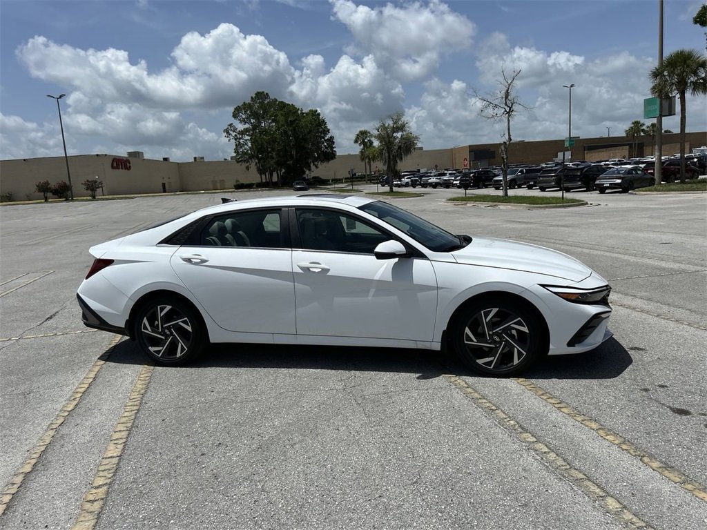 New 2025 Hyundai Elantra Limited image 9