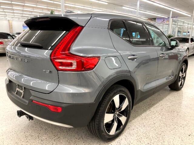 Used 2019 Volvo XC40 T5 Momentum image 4