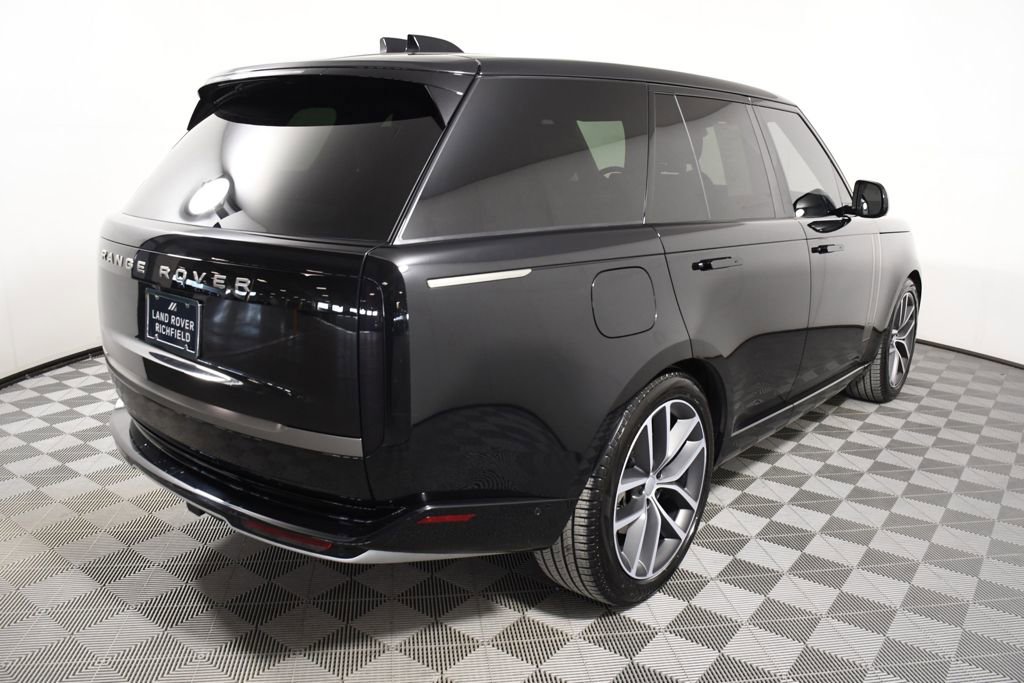 Certified 2025 Land Rover Range Rover SE image 6