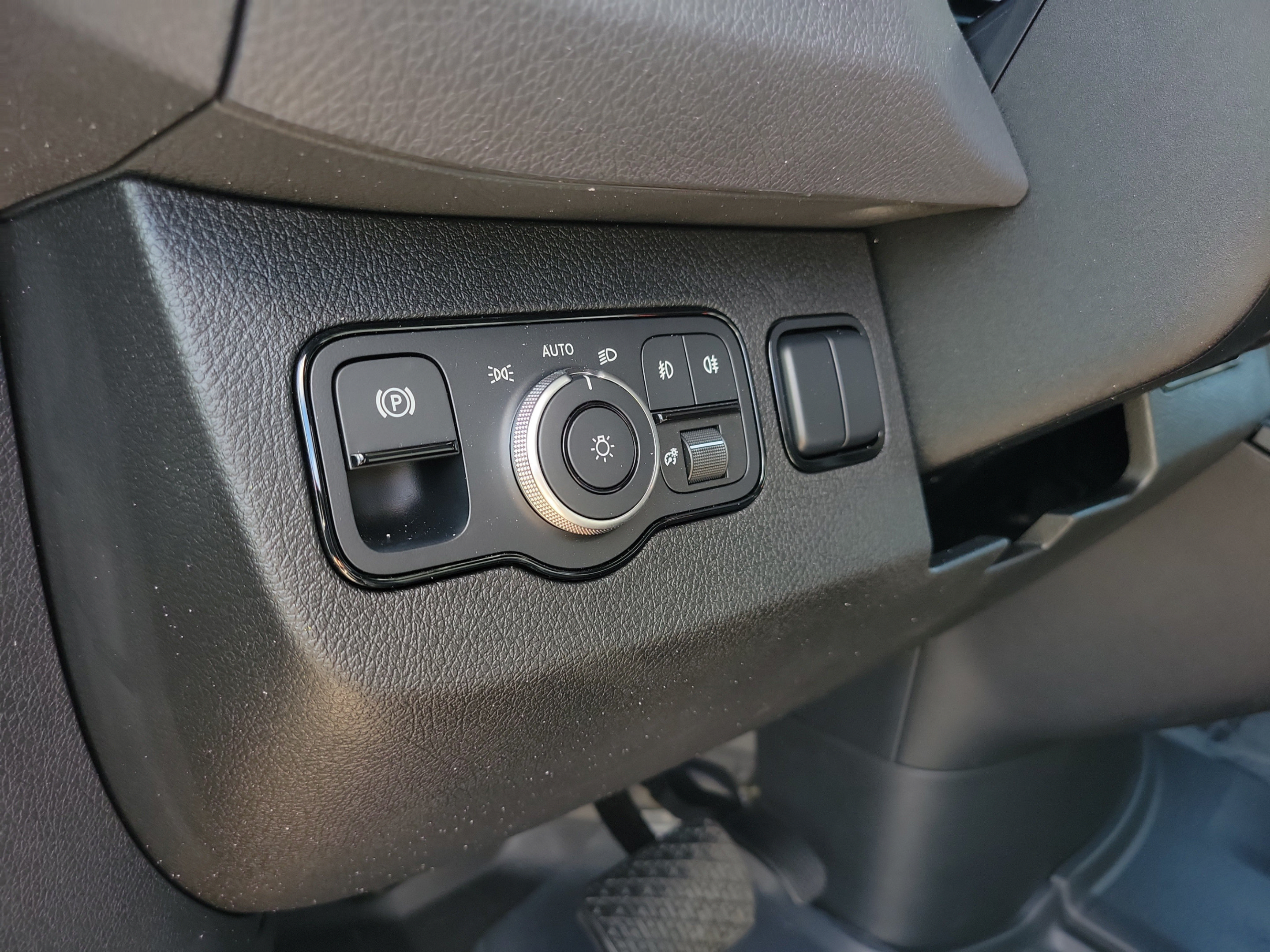 Used 2025 Mercedes-Benz Sprinter 2500 image 13