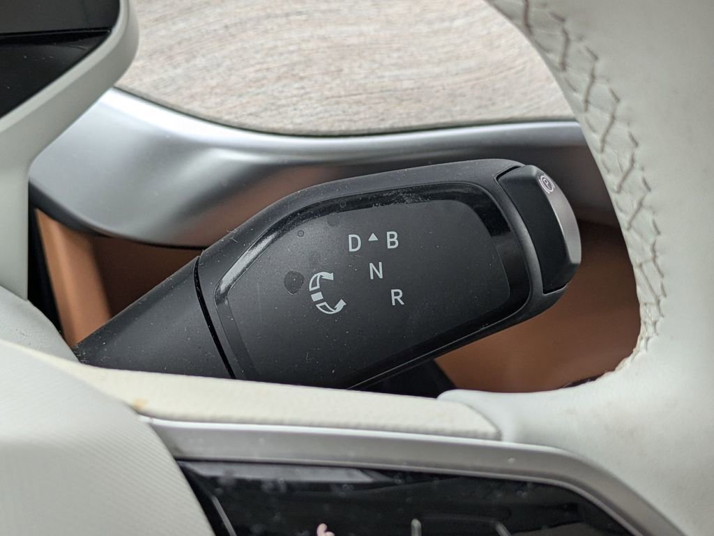 Used 2025 Volkswagen ID. Buzz 1st Edition AWD/4WD image 28