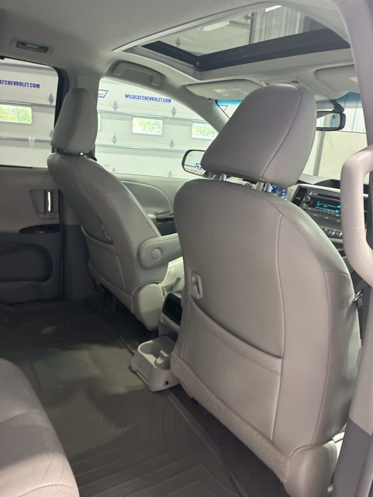 Used 2011 Toyota Sienna XLE image 33