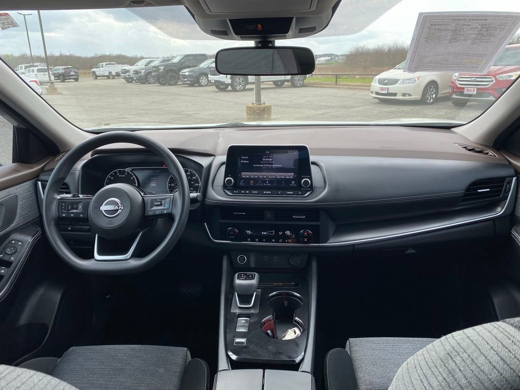 Used 2023 Nissan Rogue SV image 16