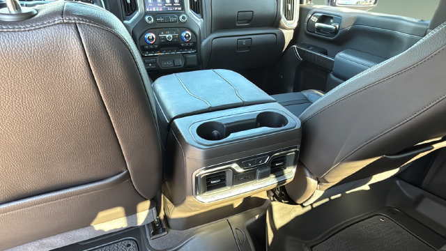 Used 2023 GMC Sierra 2500 Denali w/ Denali Black Diamond Edition AWD/4WD image 27