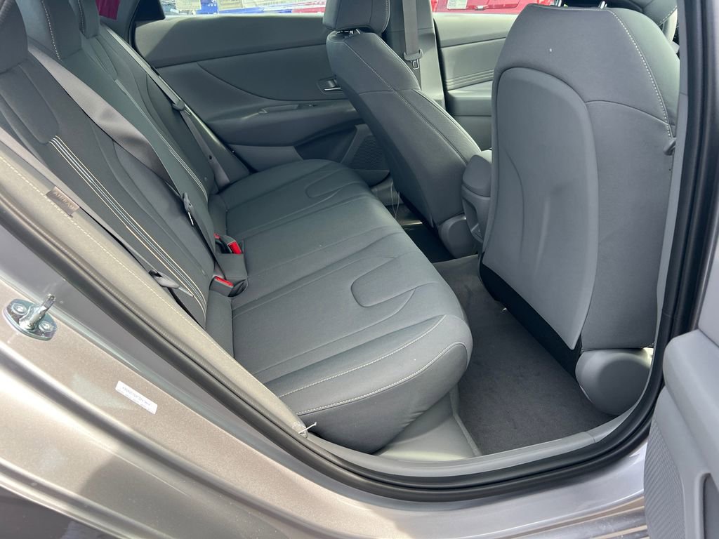 Certified 2025 Hyundai Elantra SEL FWD image 15