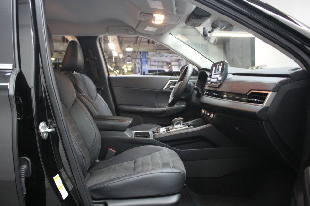 Used 2024 Mitsubishi Outlander SE image 22