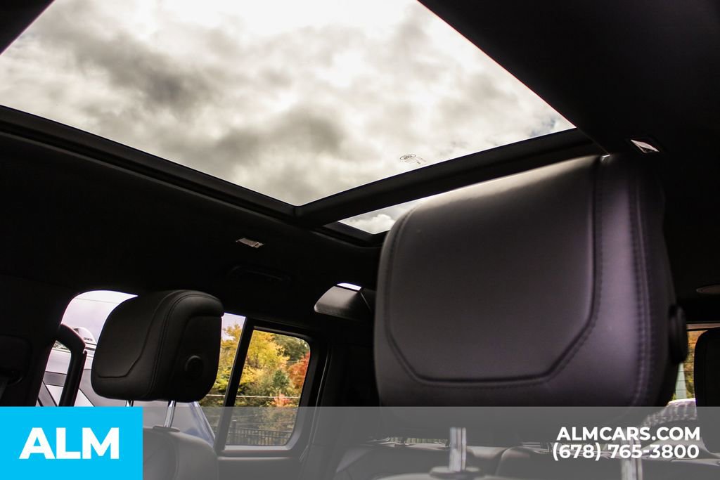 Used 2024 Land Rover Defender 110 X-Dynamic SE image 21