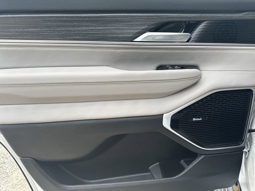 Used 2024 Jeep Wagoneer Series III w/ Premium Group I image 22