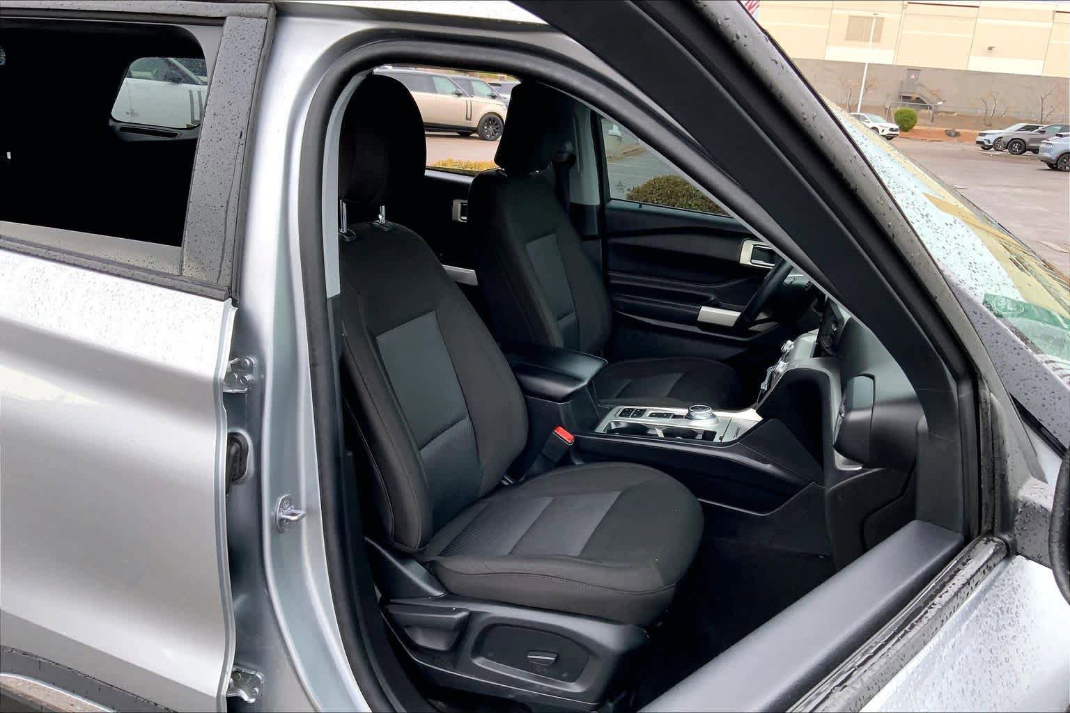 Used 2023 Ford Explorer XLT image 8