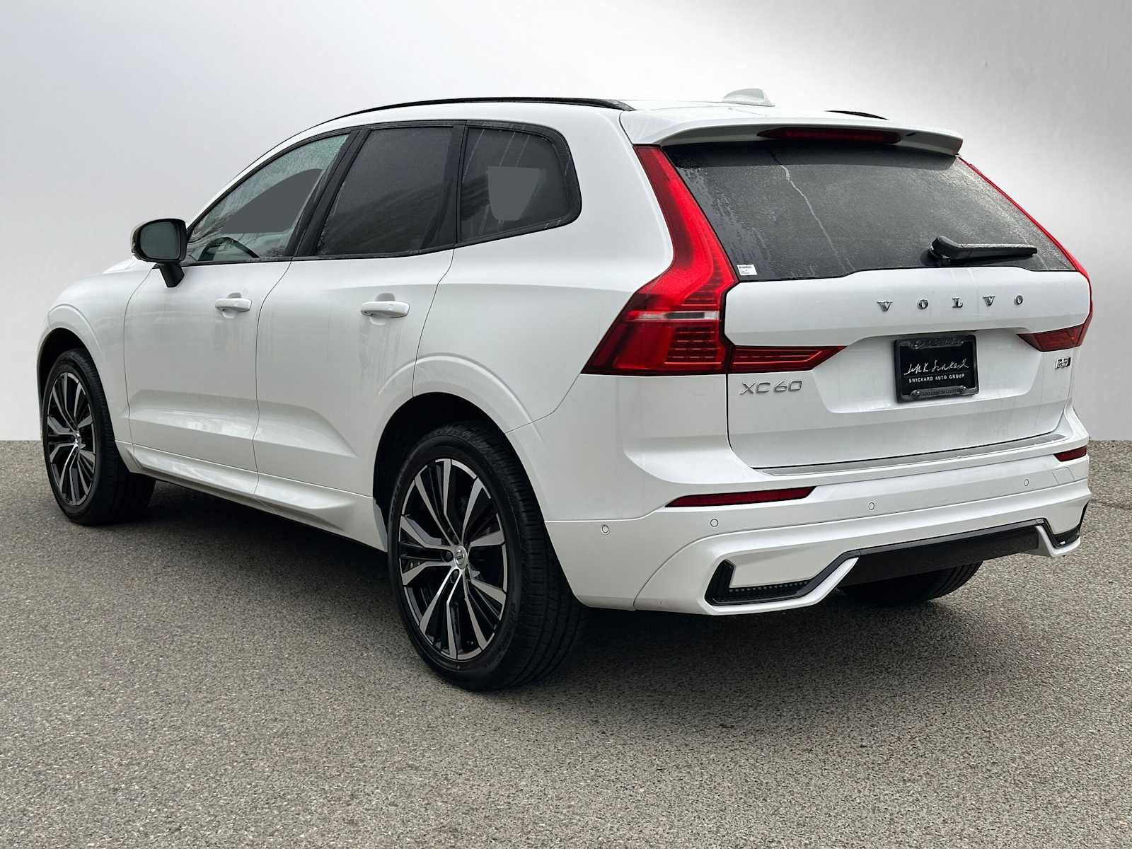 Used 2025 Volvo XC60 B5 Plus w/ Protection Package Premier image 5