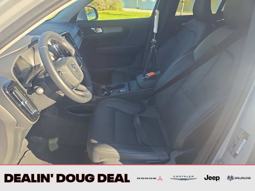 Used 2025 Volvo XC40 B5 Core AWD/4WD image 10