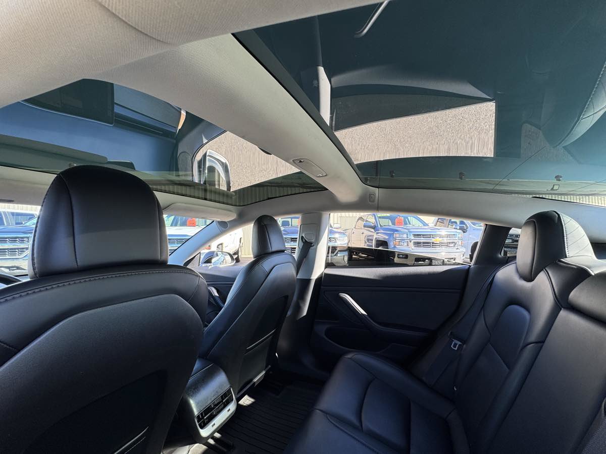 Used 2018 Tesla Model 3 Long Range RWD image 21