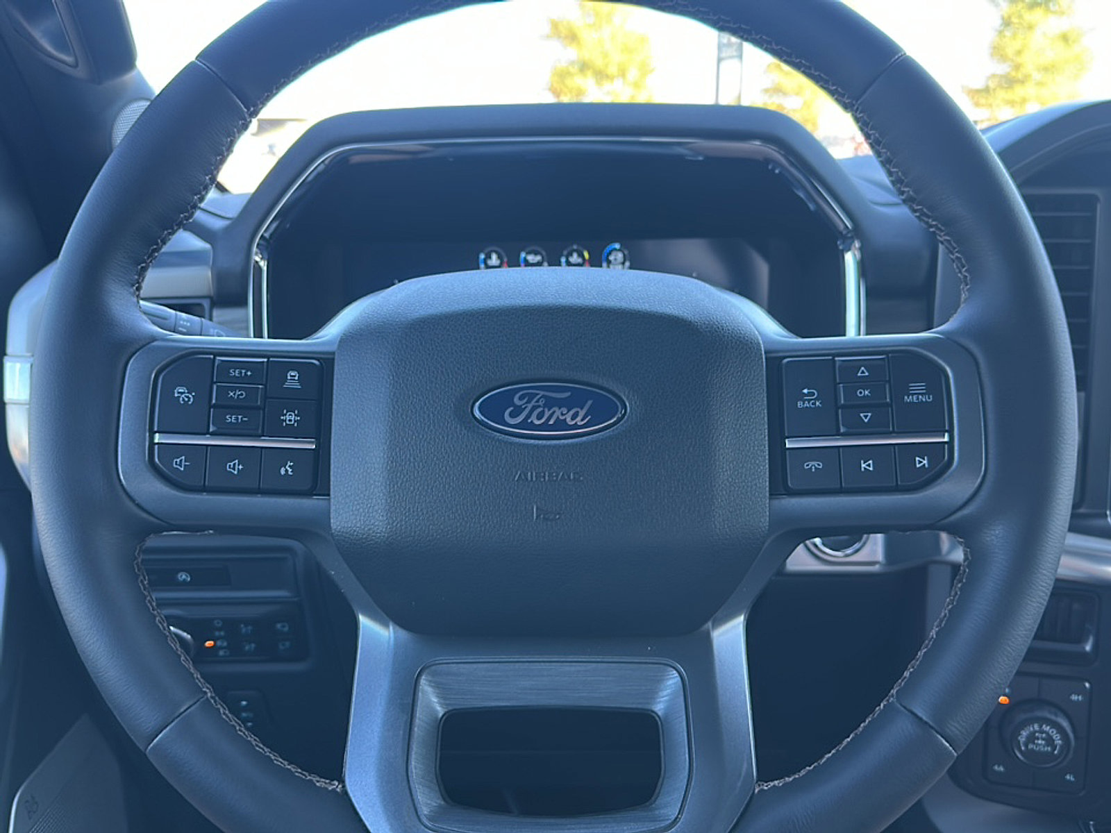 Used 2025 Ford F150 Lariat w/ Equipment Group 501A Mid image 26