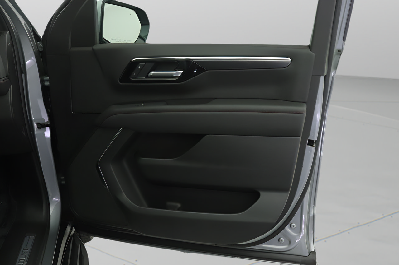 Used 2026 Chevrolet Suburban RST RWD image 21