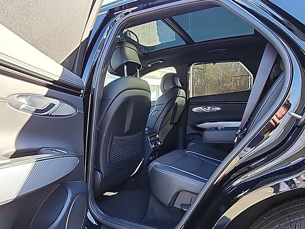 Used 2024 Genesis GV70 2.5T Sport Prestige w/ Sport Prestige Package image 24