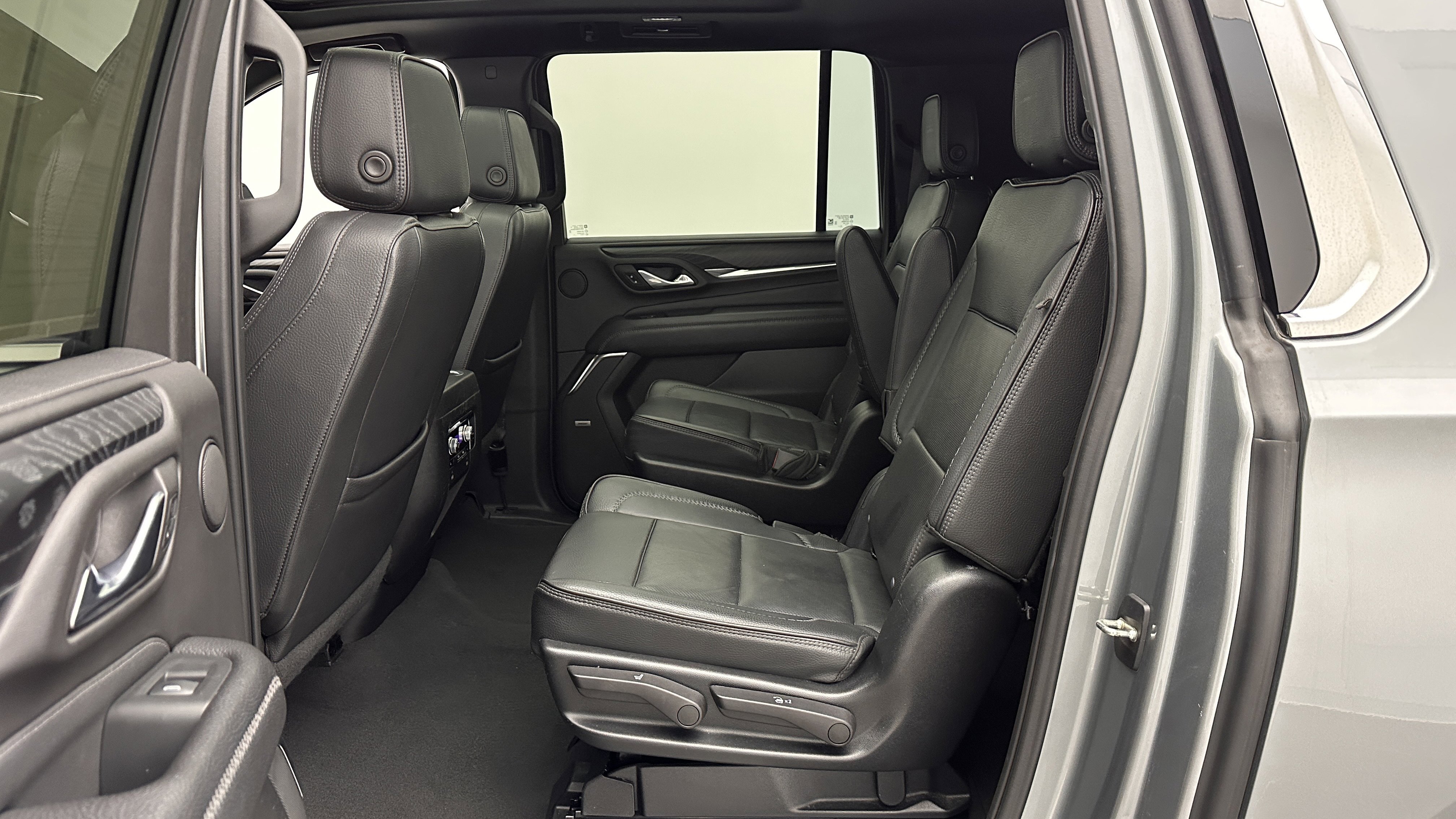 Used 2023 GMC Yukon XL Denali RWD image 23