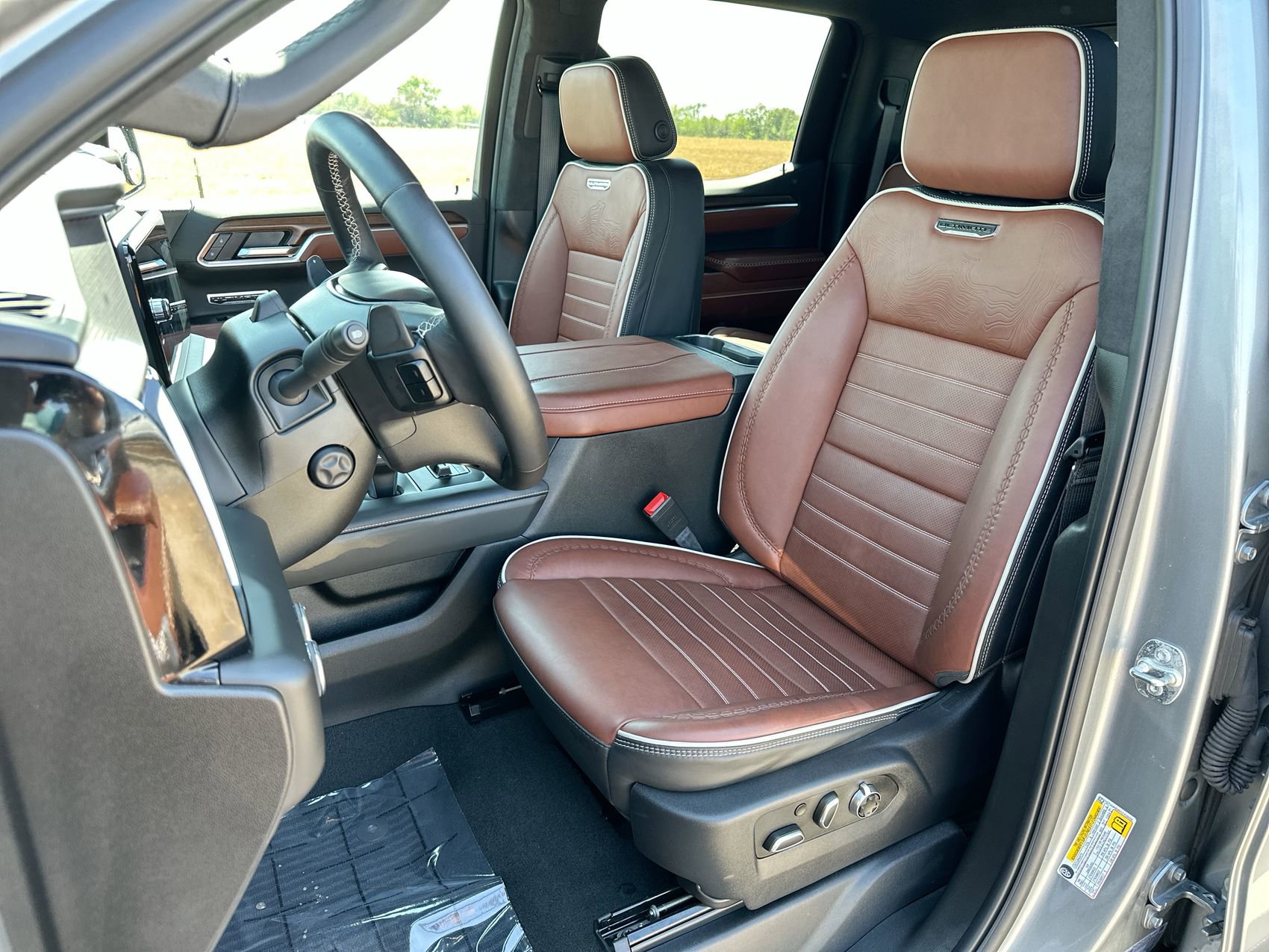 Used 2025 GMC Sierra 1500 Denali Ultimate AWD/4WD image 11