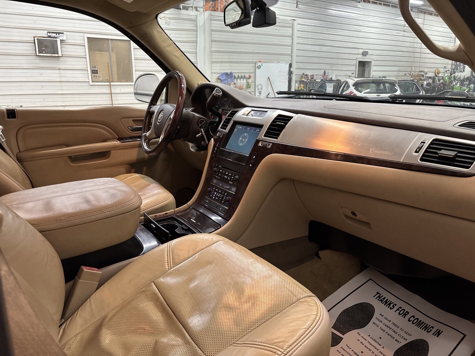Used 2011 Cadillac Escalade ESV Premium image 28