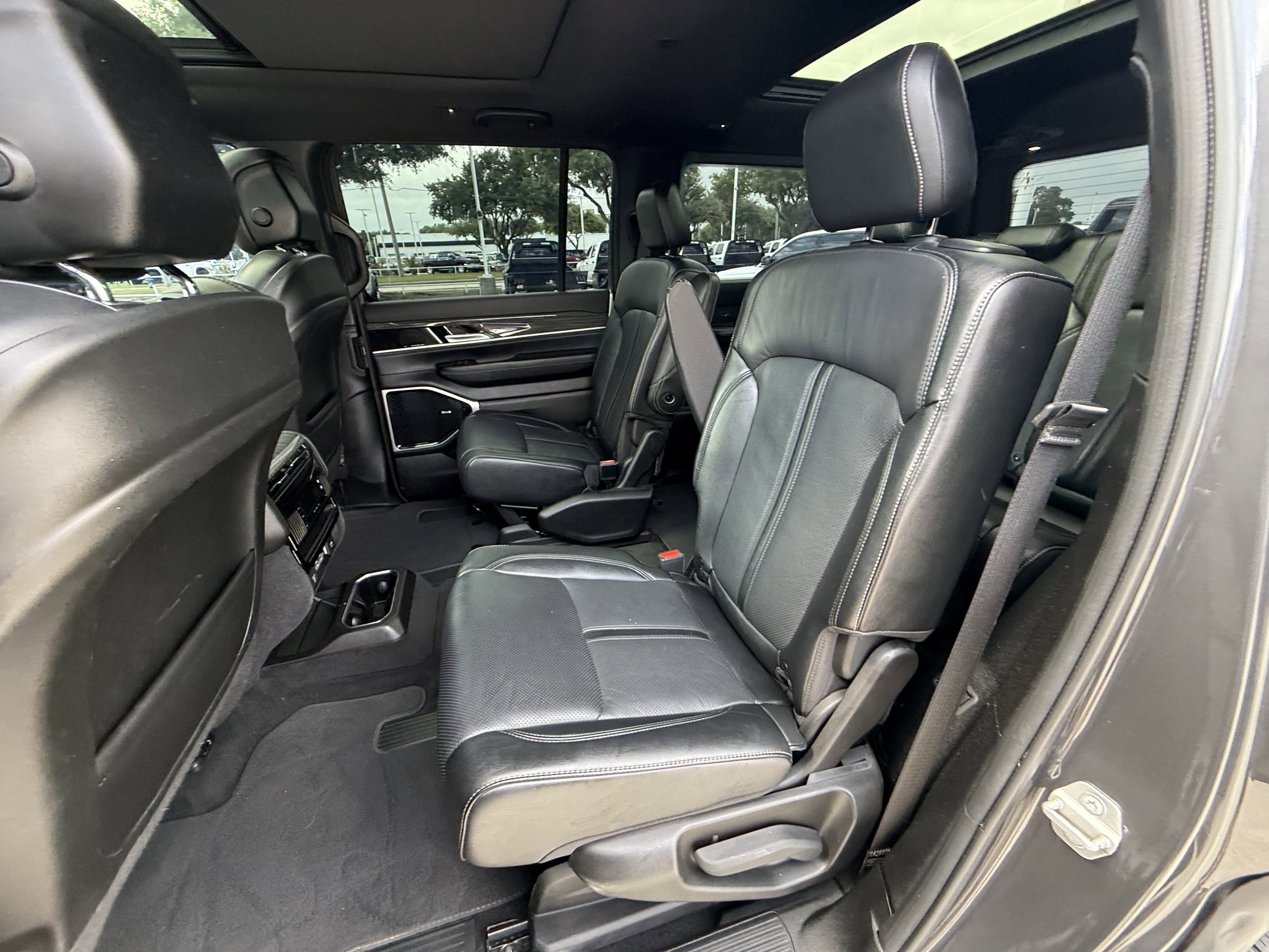 Used 2022 Jeep Wagoneer Series III w/ Premium Group I RWD image 29