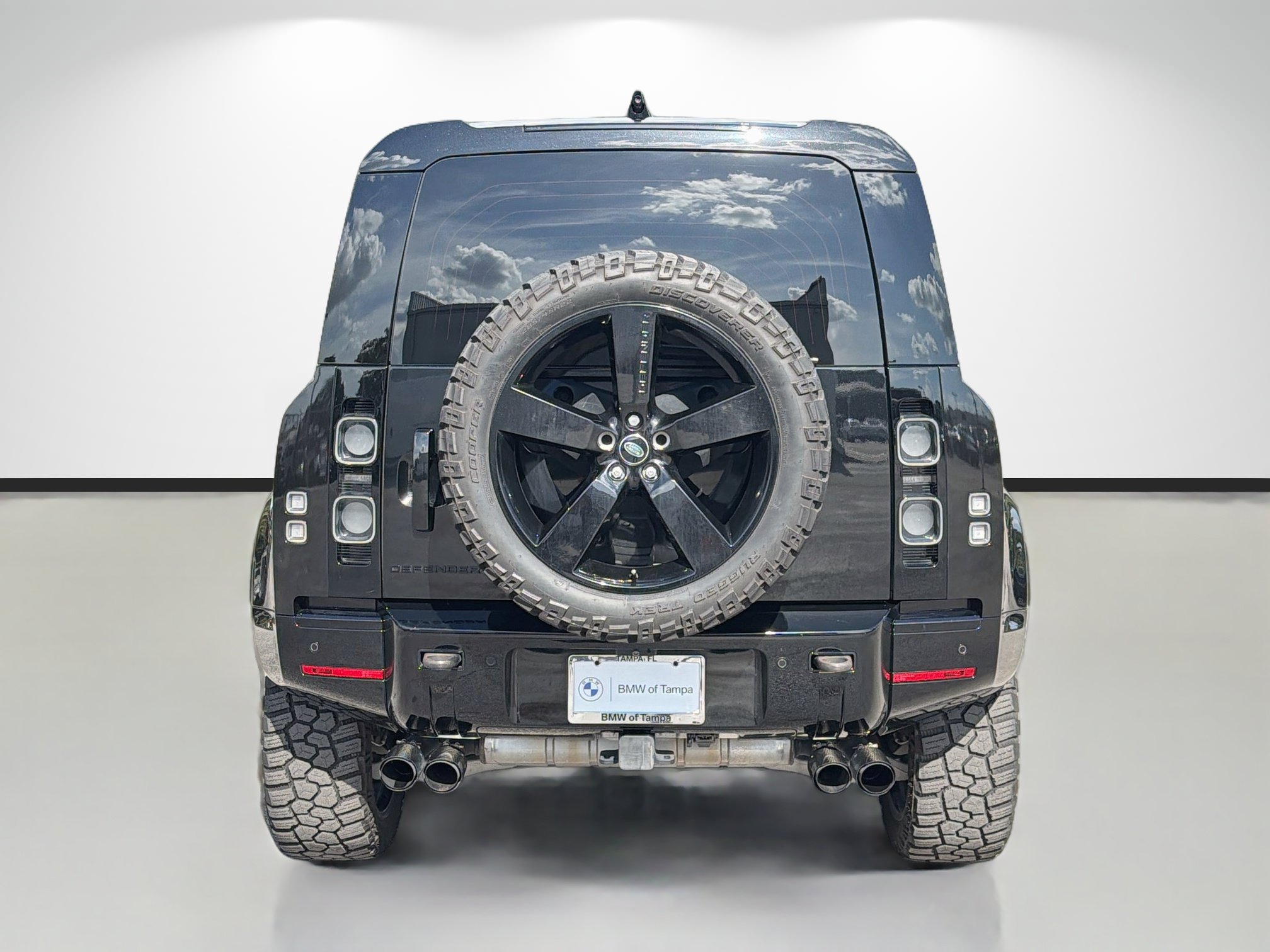 Used 2024 Land Rover Defender 90 V8 AWD/4WD image 4