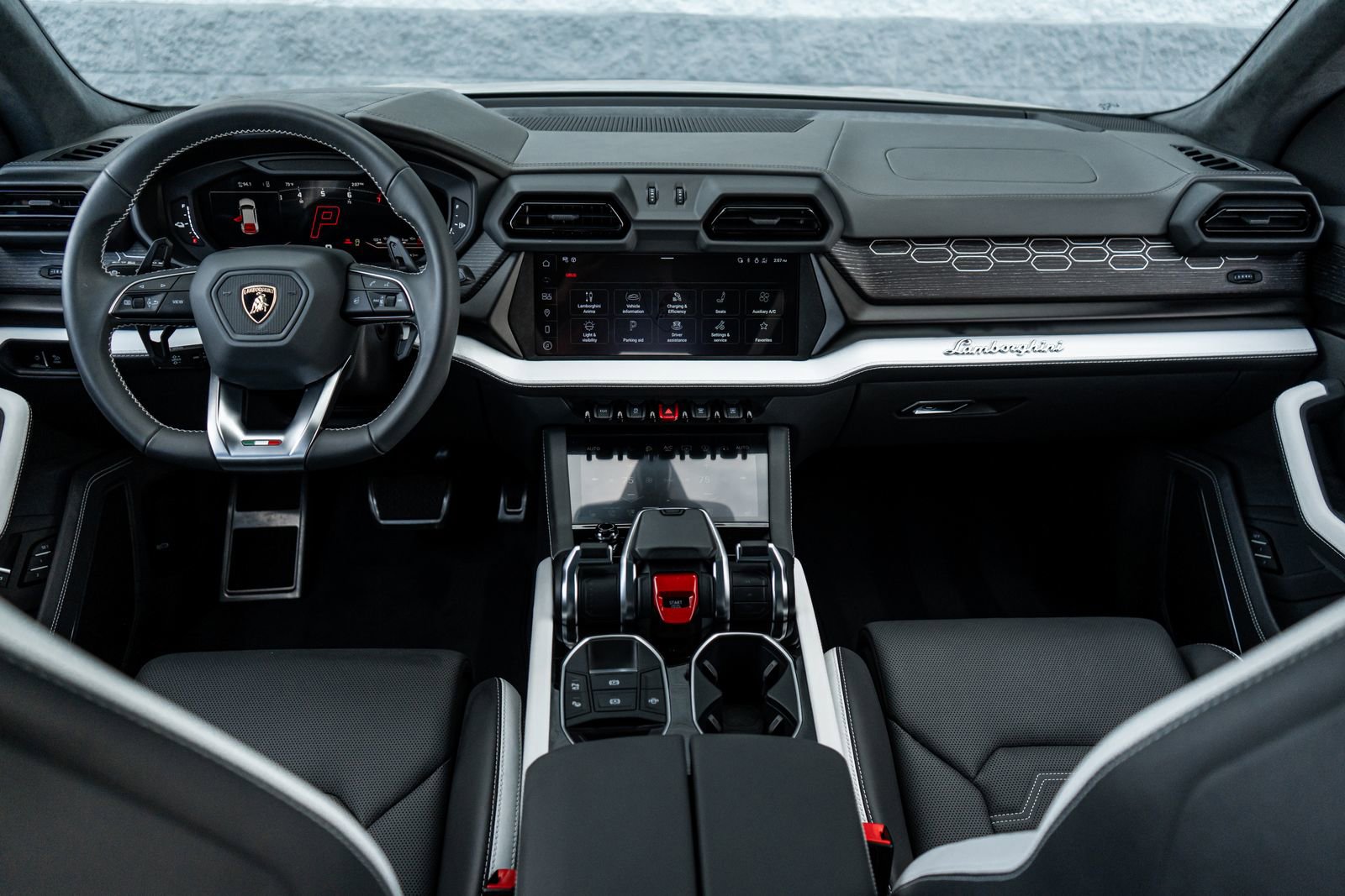 Used 2025 Lamborghini Urus SE AWD/4WD image 4
