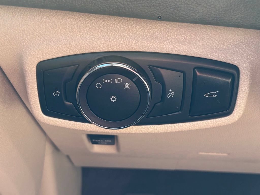 Used 2019 Lincoln MKC Reserve w/ MKC Technology Package FWD image 27