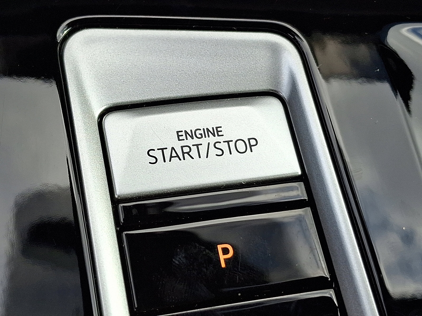 Used 2025 Volkswagen Atlas Cross Sport SEL Premium R-Line image 22