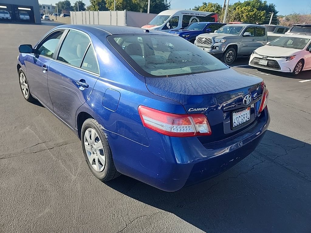 Used 2011 Toyota Camry LE image 3