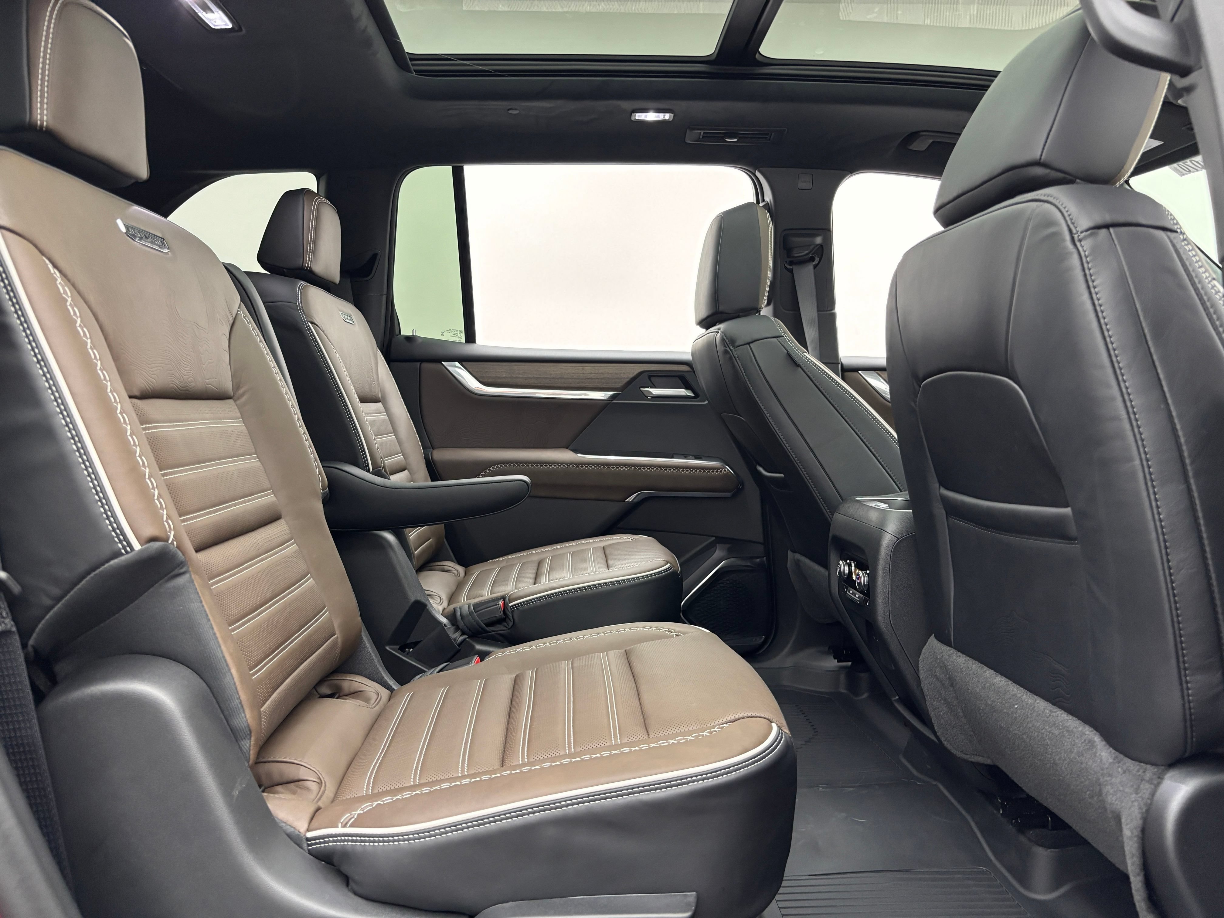 New 2026 GMC Acadia Denali Ultimate w/ LPO, Floor Liner Package AWD/4WD image 41