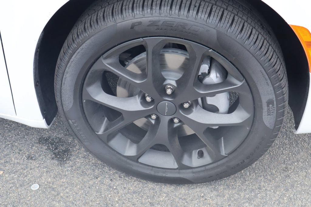 New 2027 Chrysler Pacifica Limited AWD/4WD image 10