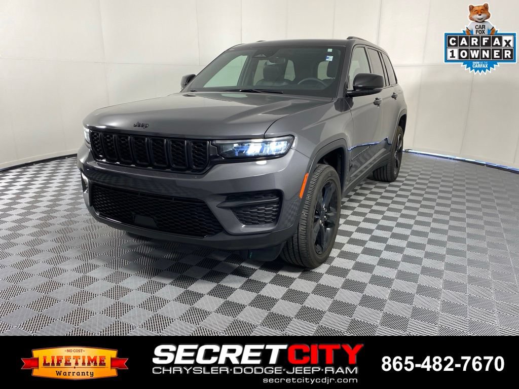 Used 2023 Jeep Grand Cherokee Altitude AWD/4WD image 3