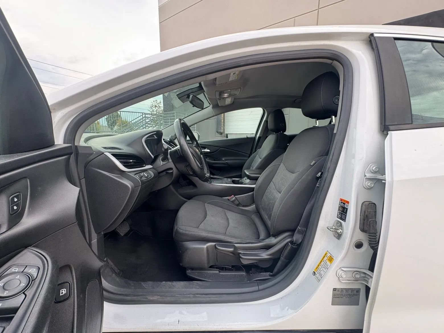 Used 2016 Chevrolet Volt LT FWD image 10