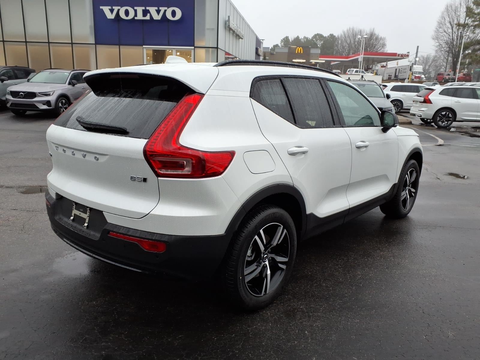 New 2026 Volvo XC40 B5 Core w/ Climate Package AWD/4WD image 3