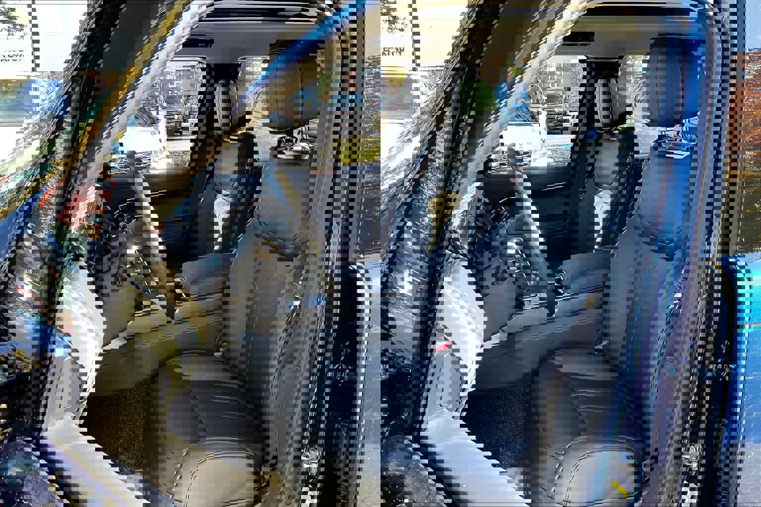 New 2025 Land Rover Range Rover Long Wheelbase SE image 11