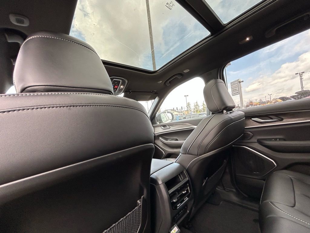 New 2026 Jeep Grand Cherokee Limited w/ Limited Altitude Package AWD/4WD image 28