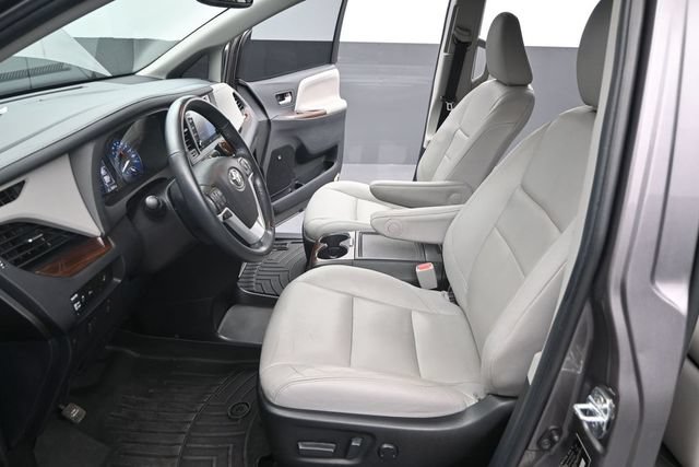Used 2019 Toyota Sienna Limited FWD image 11
