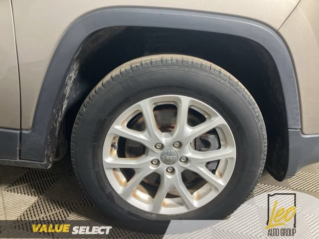 Used 2016 Jeep Cherokee Latitude w/ Comfort/Convenience Group AWD/4WD image 25