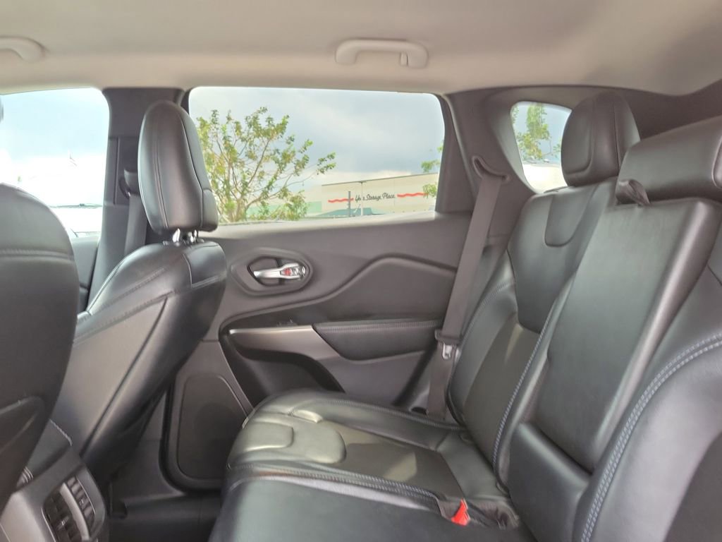 Used 2020 Jeep Cherokee Latitude Plus FWD image 10