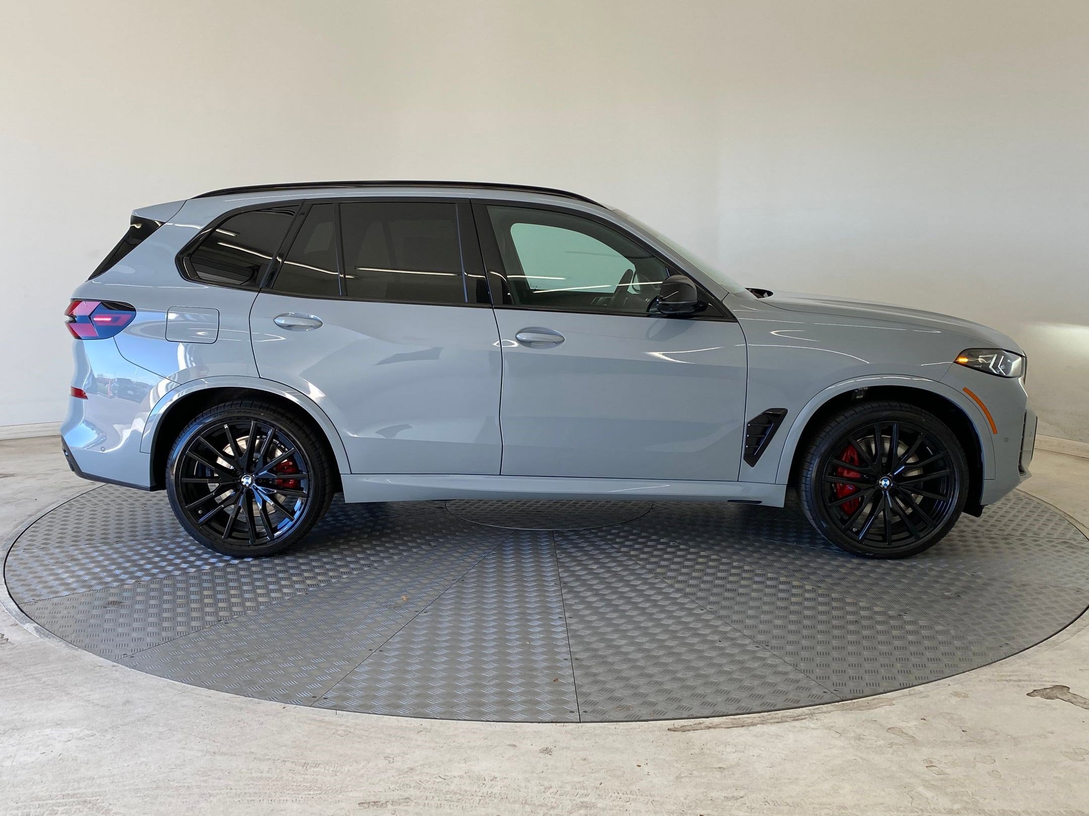 New 2026 BMW X5 M60i w/ Executive Package image 7