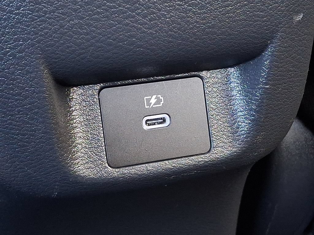 Used 2024 Nissan Versa SR FWD image 11