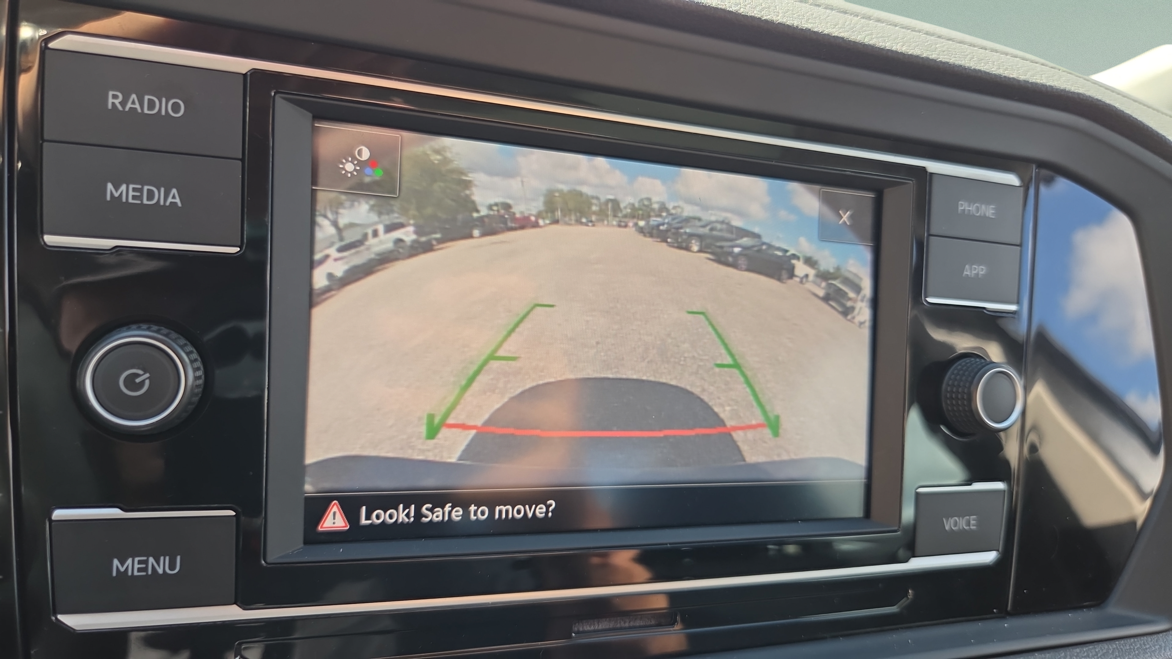 Used 2023 Volkswagen Jetta SE w/ Panoramic Sunroof Package FWD image 20